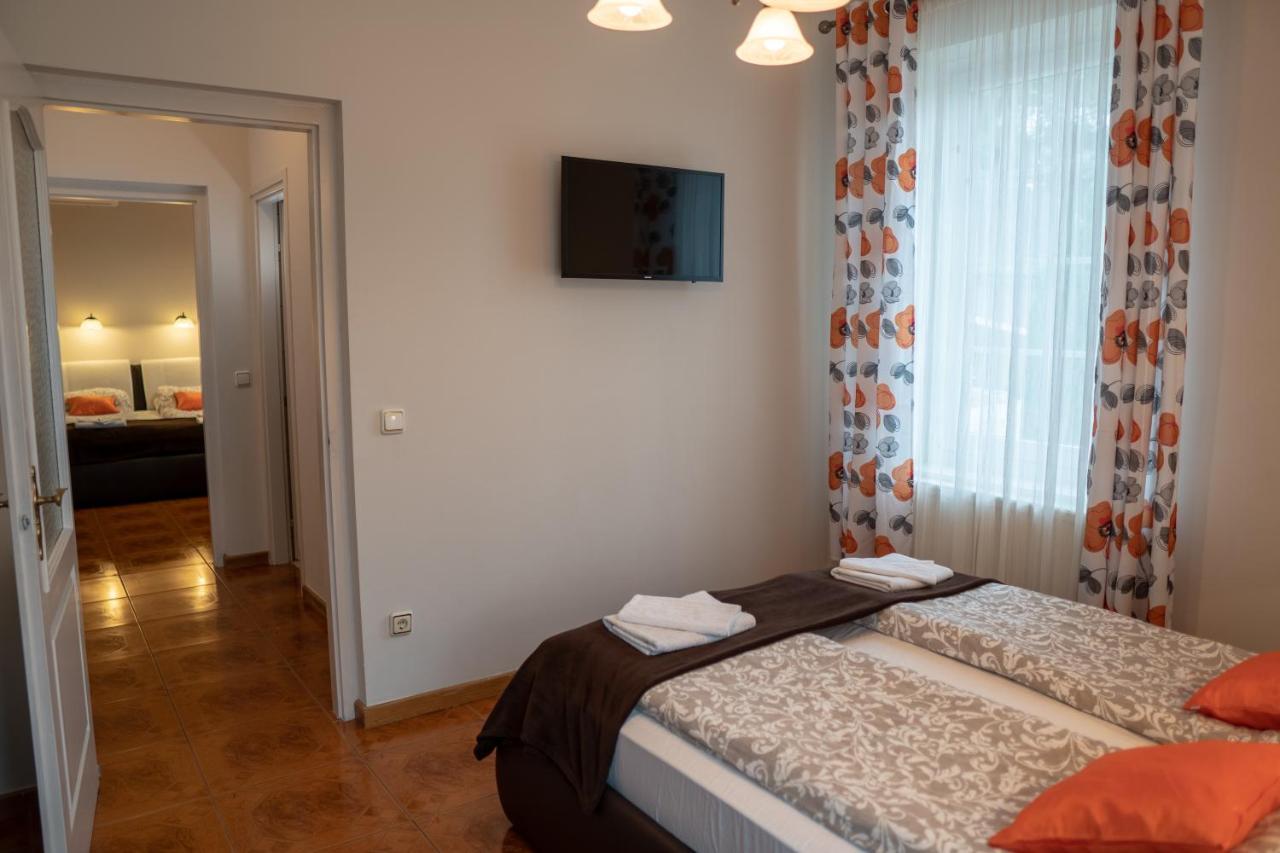 Bed & Breakfast F57 - Franko Csaladi Panzio Balatonlelle