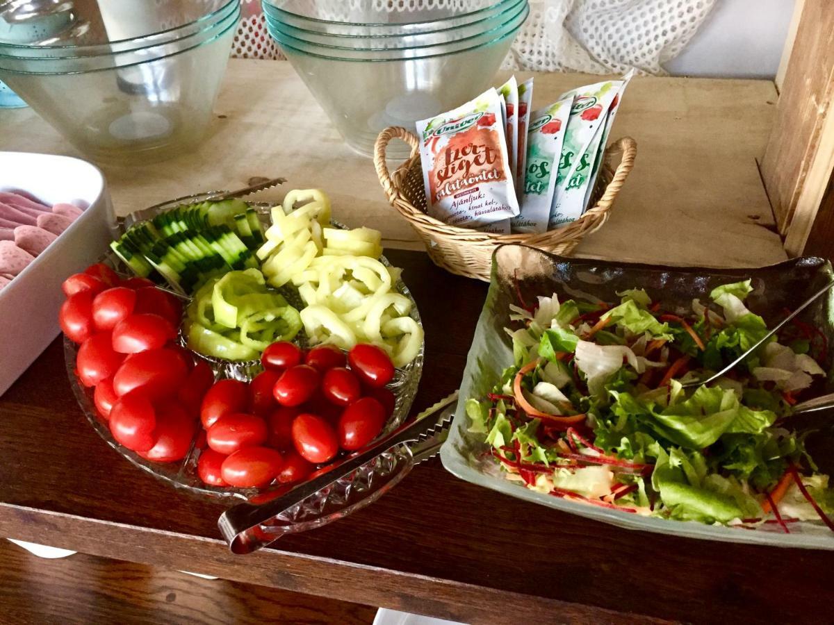 F57 - Franko Csaladi Panzio Bed & Breakfast
